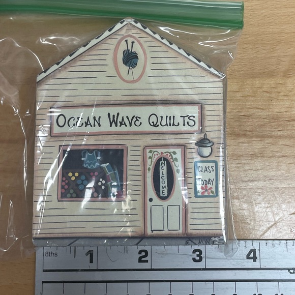 Brandywine Woodcrafts’ Ocean Wave Quilts, Eureka, California. Wood Building. - Picture 5 of 5